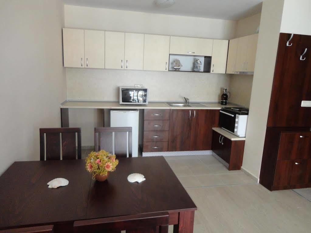 Holiday Apartments In Pomorie Extérieur photo